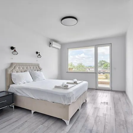 Sunny Seaside Retreat 2bd In By Flat Mаnаger Apartment Nesebar